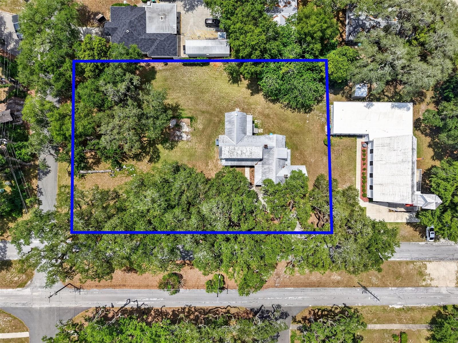 LADY LAKE - Commercial Sale