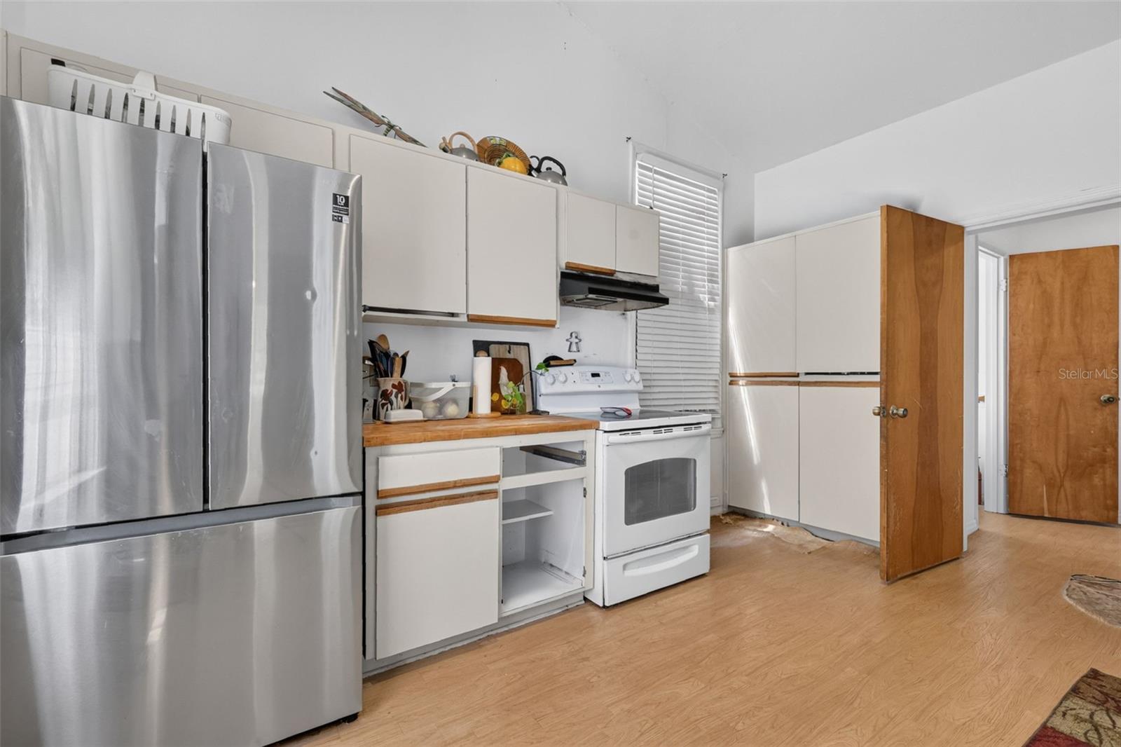 LADY LAKE - Commercial Sale