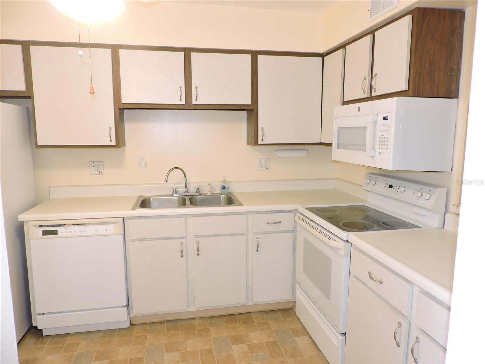 LAKE WALES VILLAGE - Residential