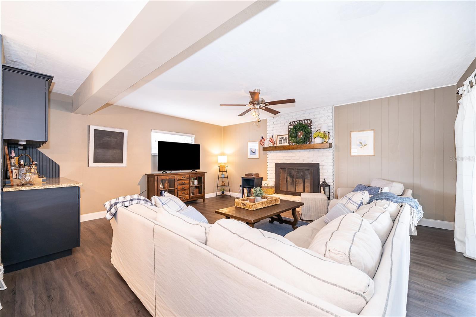 ENGLISH ESTATES UNIT 2 - Residential