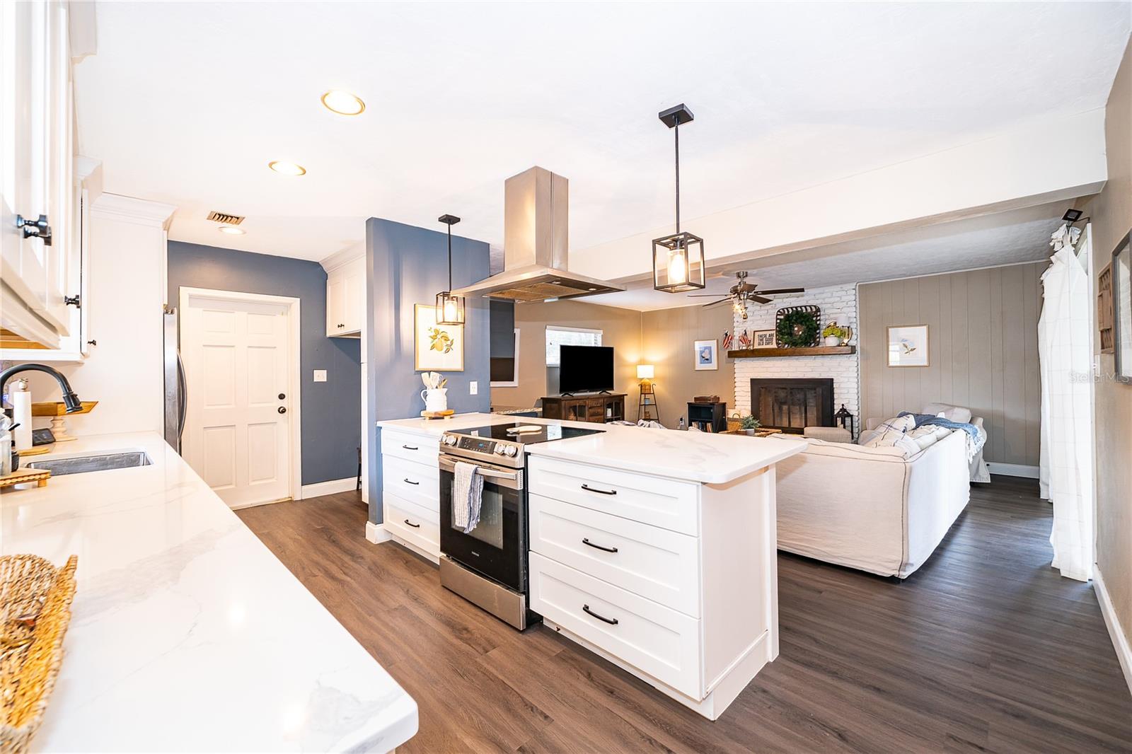 ENGLISH ESTATES UNIT 2 - Residential