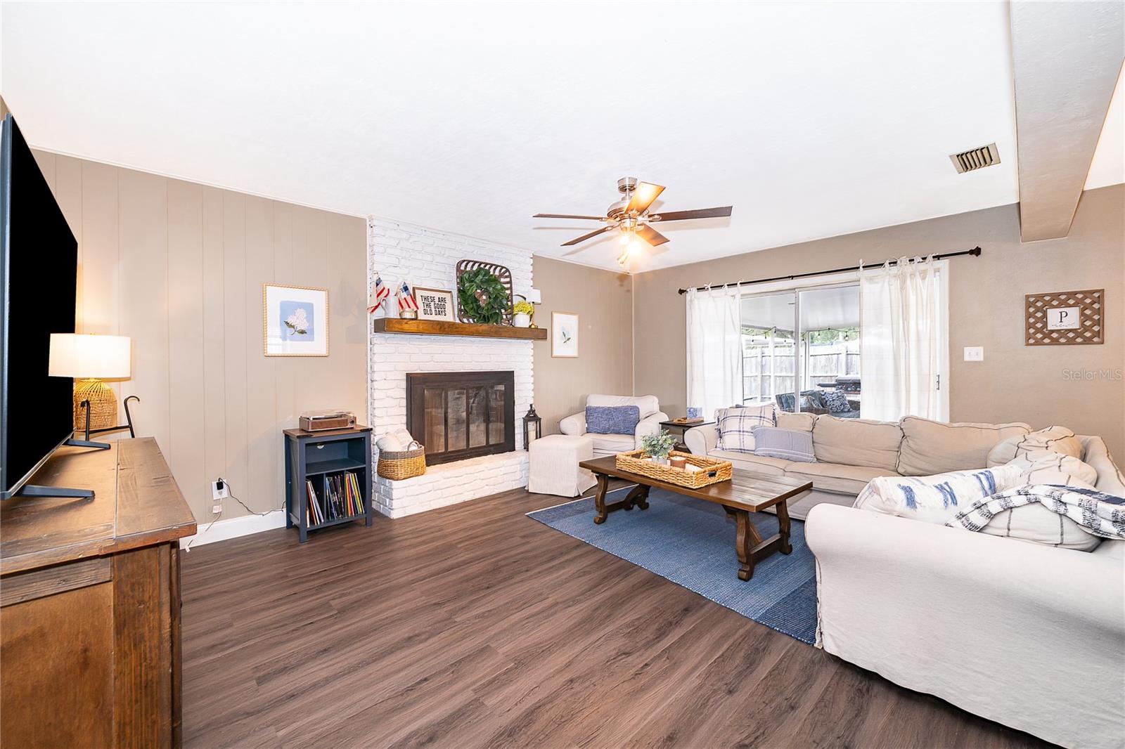 ENGLISH ESTATES UNIT 2 - Residential