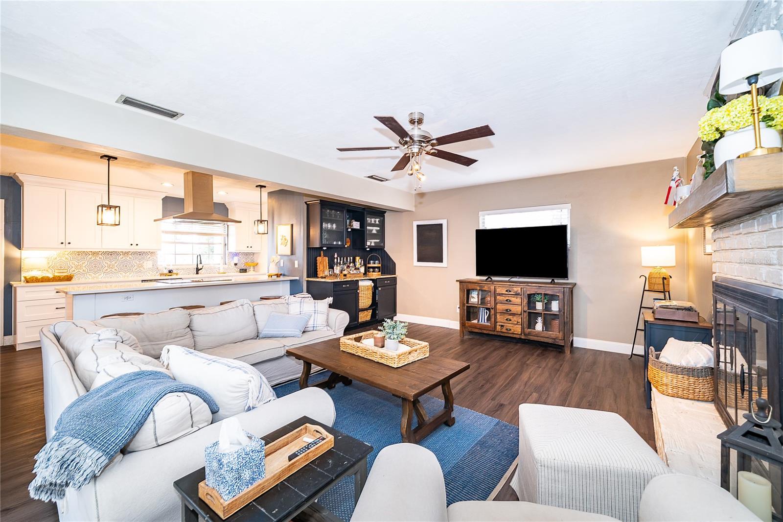 ENGLISH ESTATES UNIT 2 - Residential