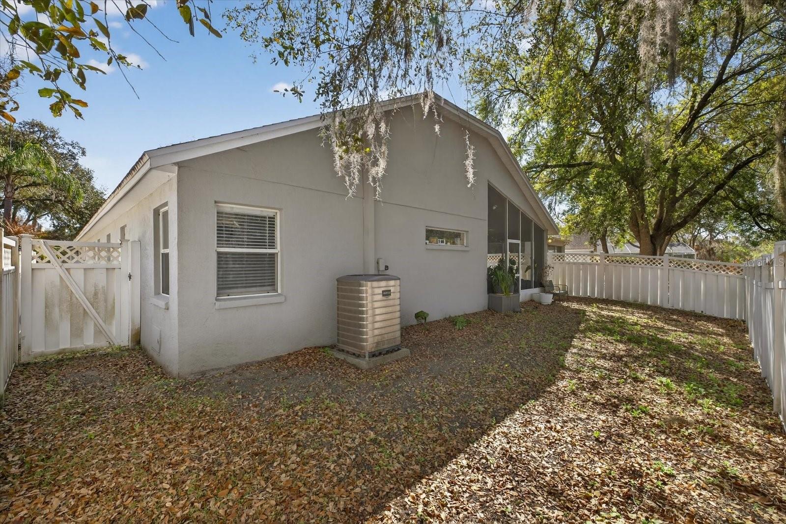 TAMPA PALMS AREA 4 PRCL 11 U - Residential Lease