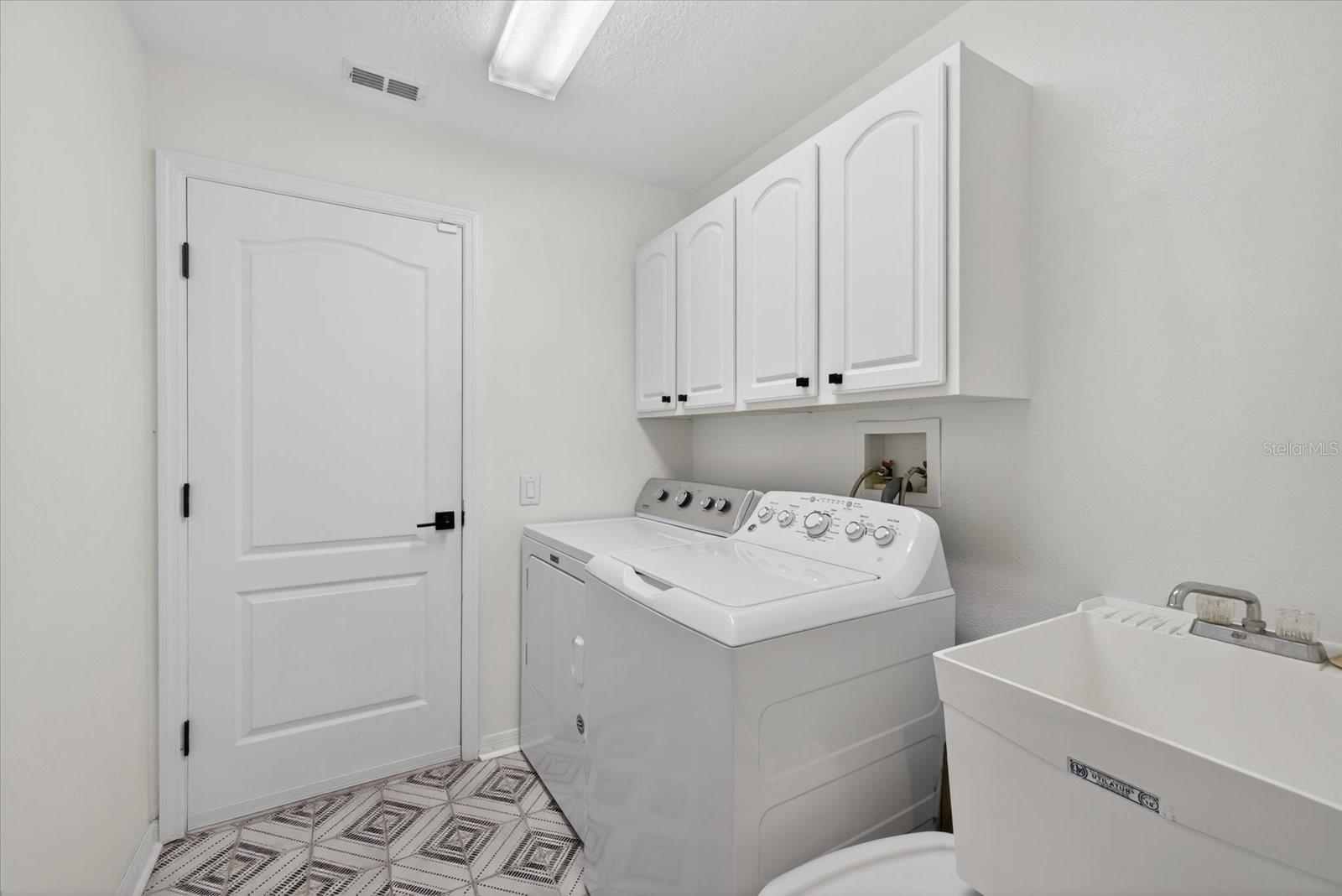 TAMPA PALMS AREA 4 PRCL 11 U - Residential Lease