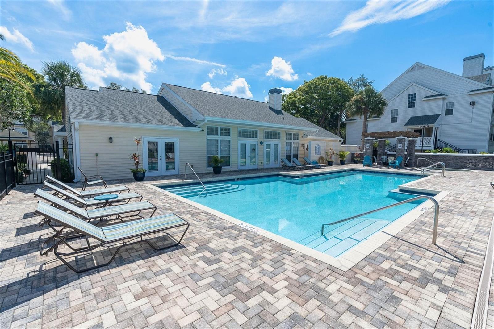 BENTLEY AT COBBS LANDING CONDO THE - Residential