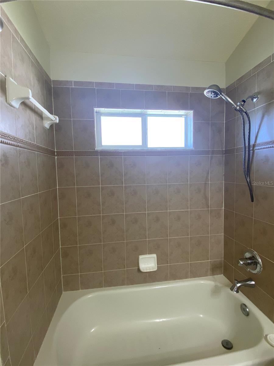 IVY LAKE ESTATES - Residential Lease