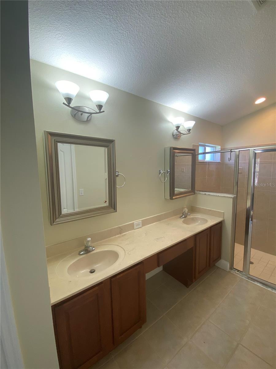 IVY LAKE ESTATES - Residential Lease