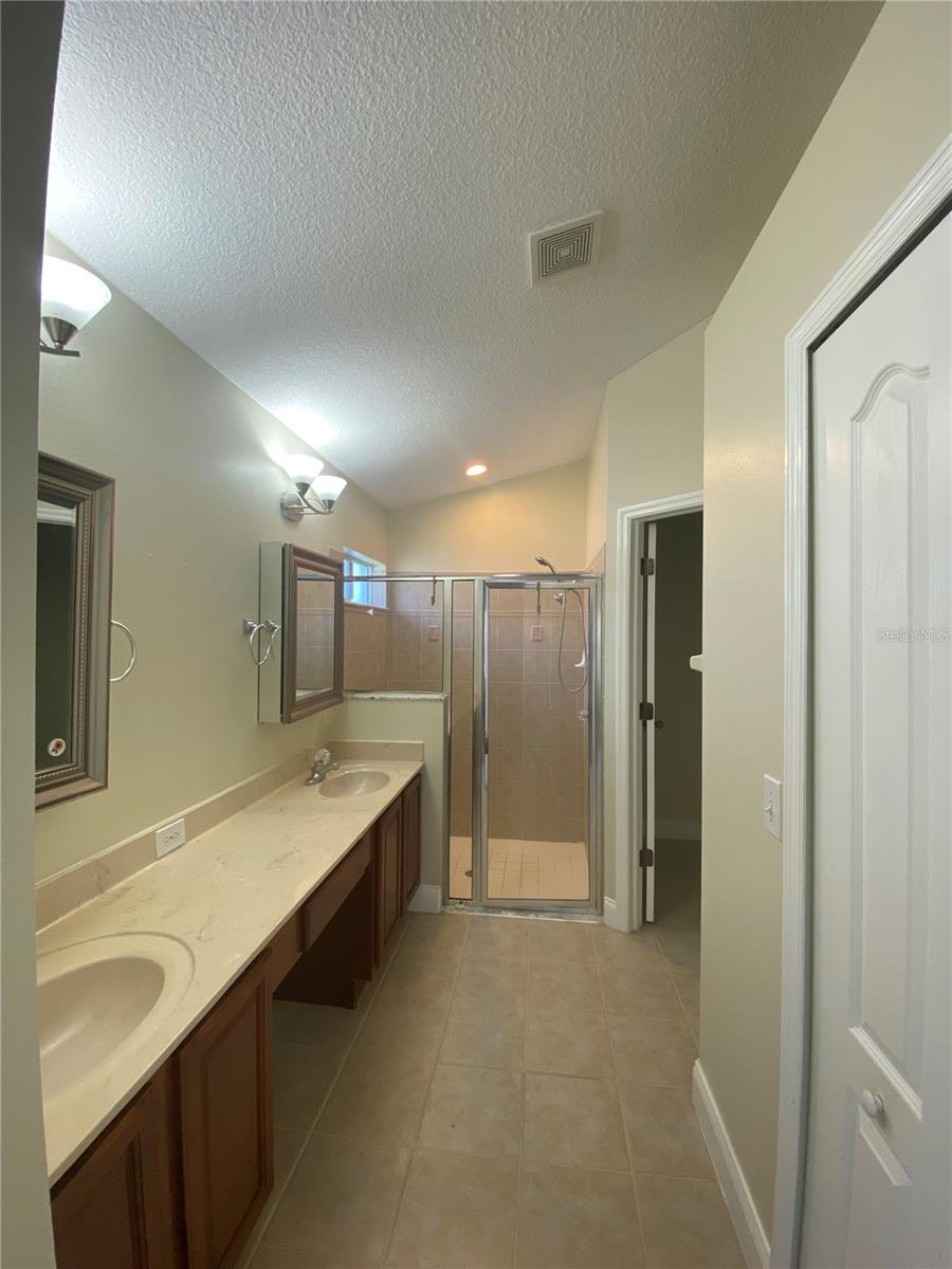 IVY LAKE ESTATES - Residential Lease