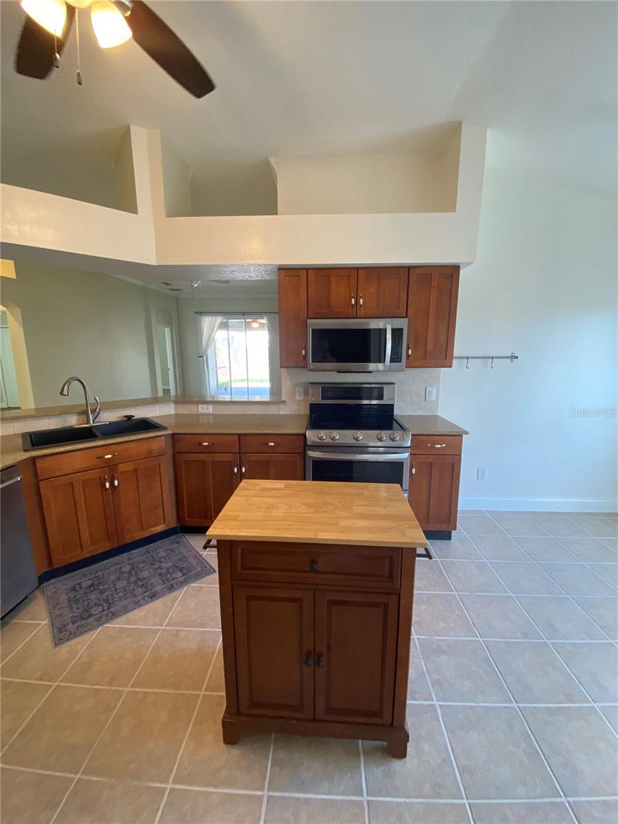 IVY LAKE ESTATES - Residential Lease