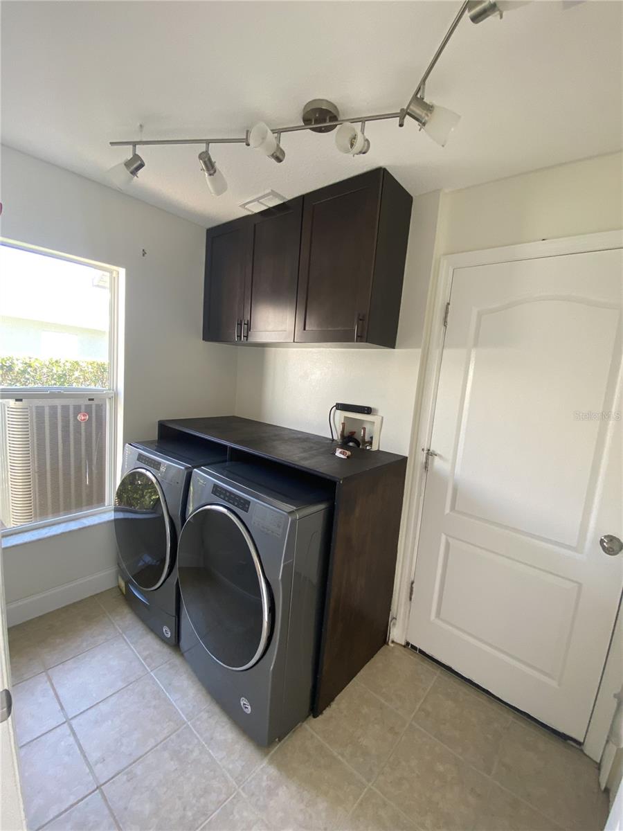 IVY LAKE ESTATES - Residential Lease