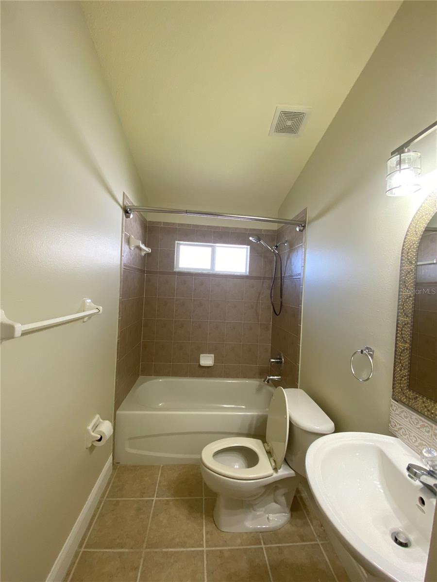 IVY LAKE ESTATES - Residential Lease