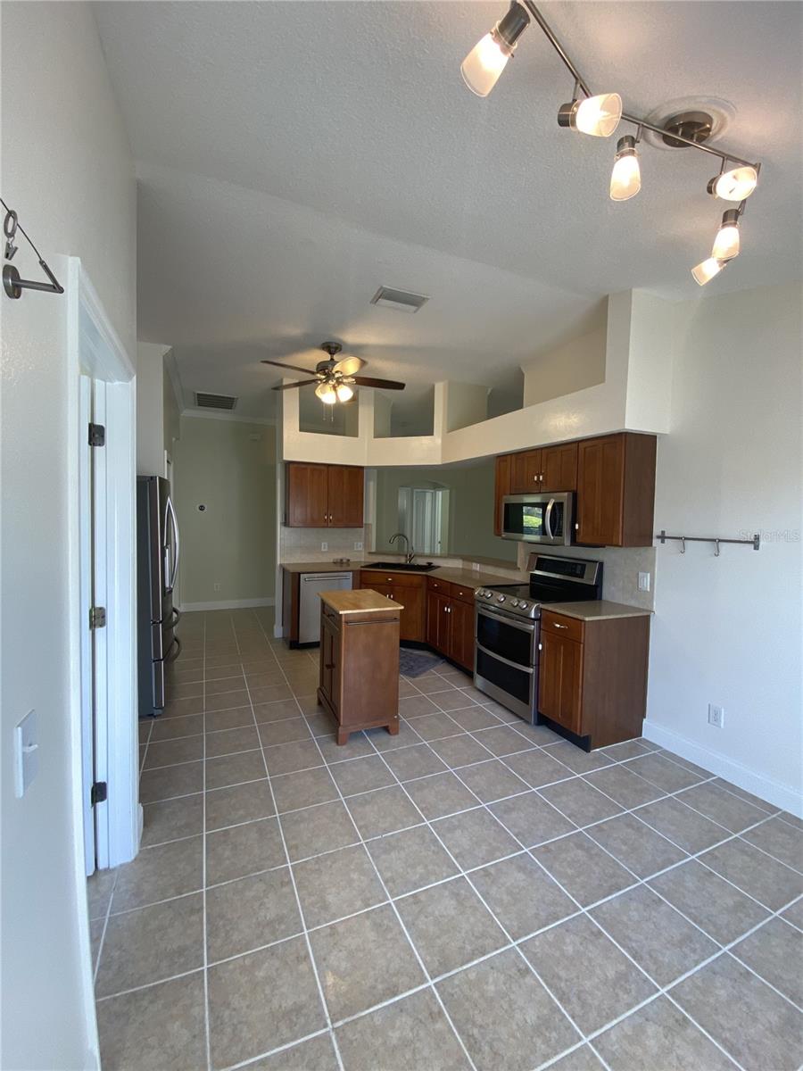 IVY LAKE ESTATES - Residential Lease