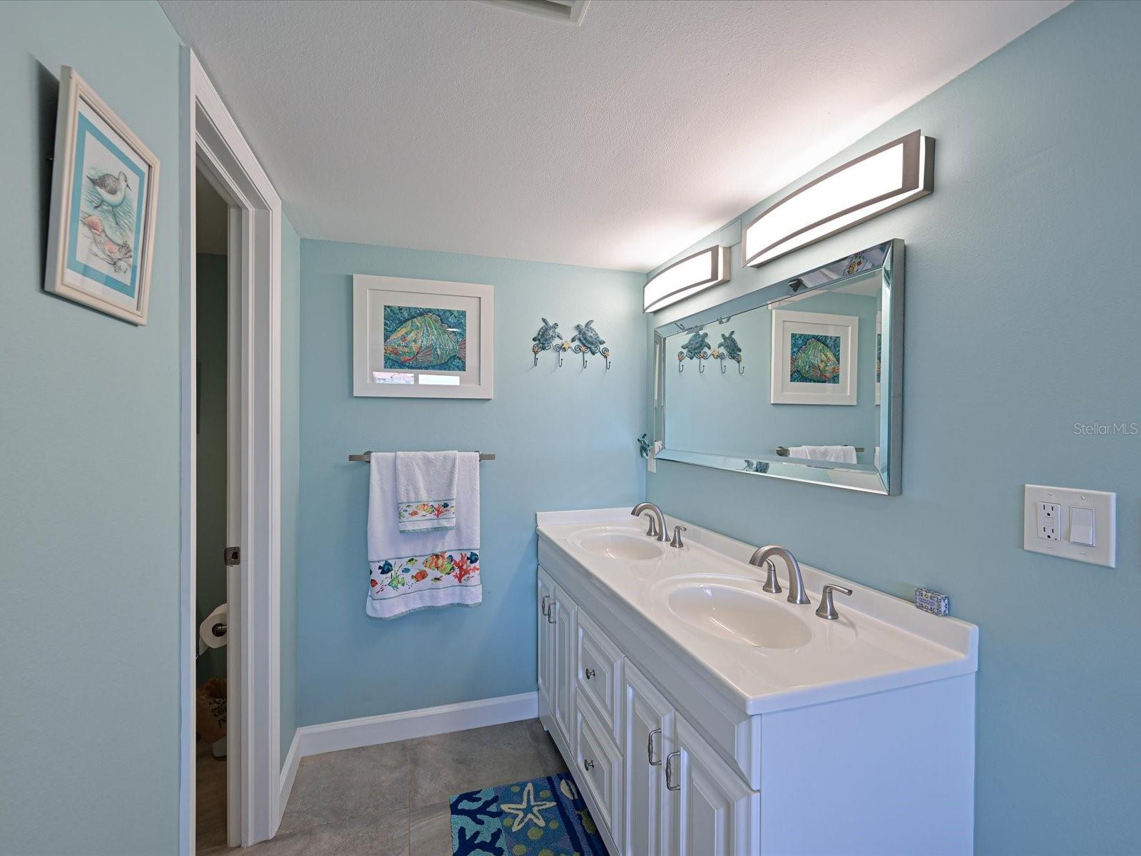RIVER YACHT & RACQUET CLUB - Residential