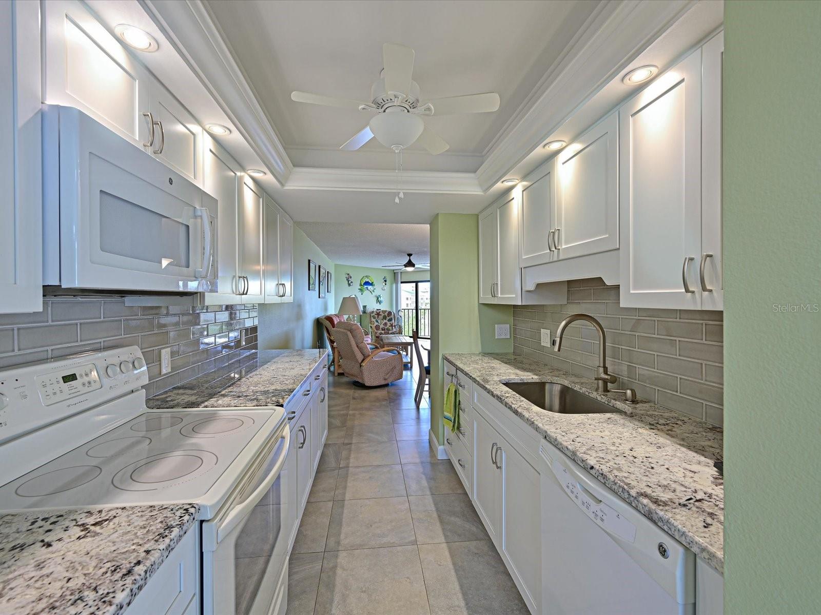 RIVER YACHT & RACQUET CLUB - Residential
