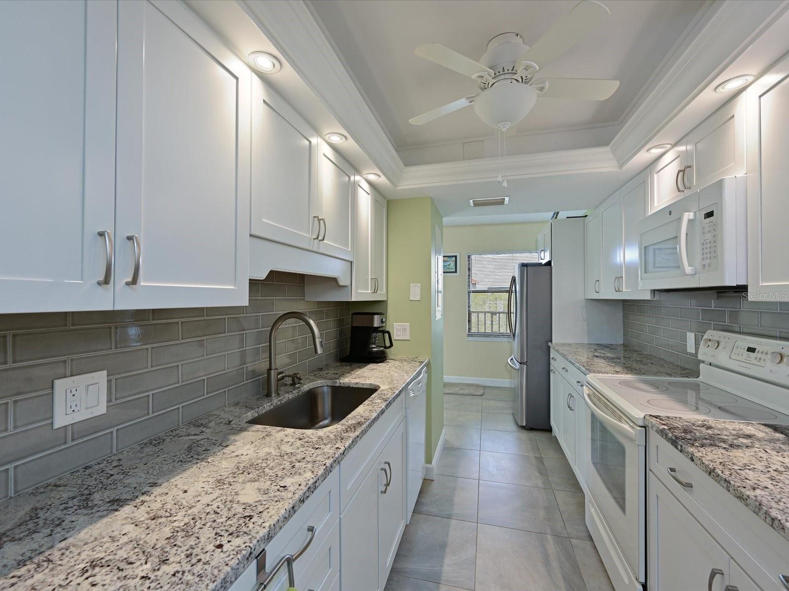RIVER YACHT & RACQUET CLUB - Residential