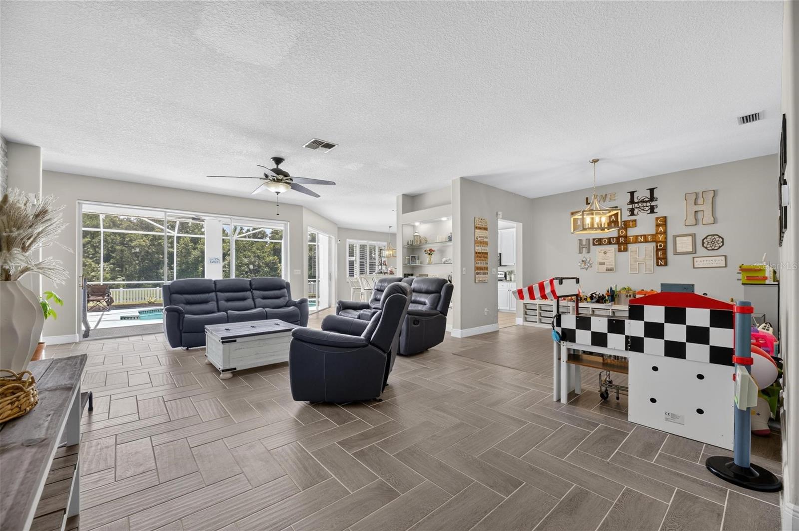RIVERGLEN UNITS 5 6 & 7 PHAS - Residential