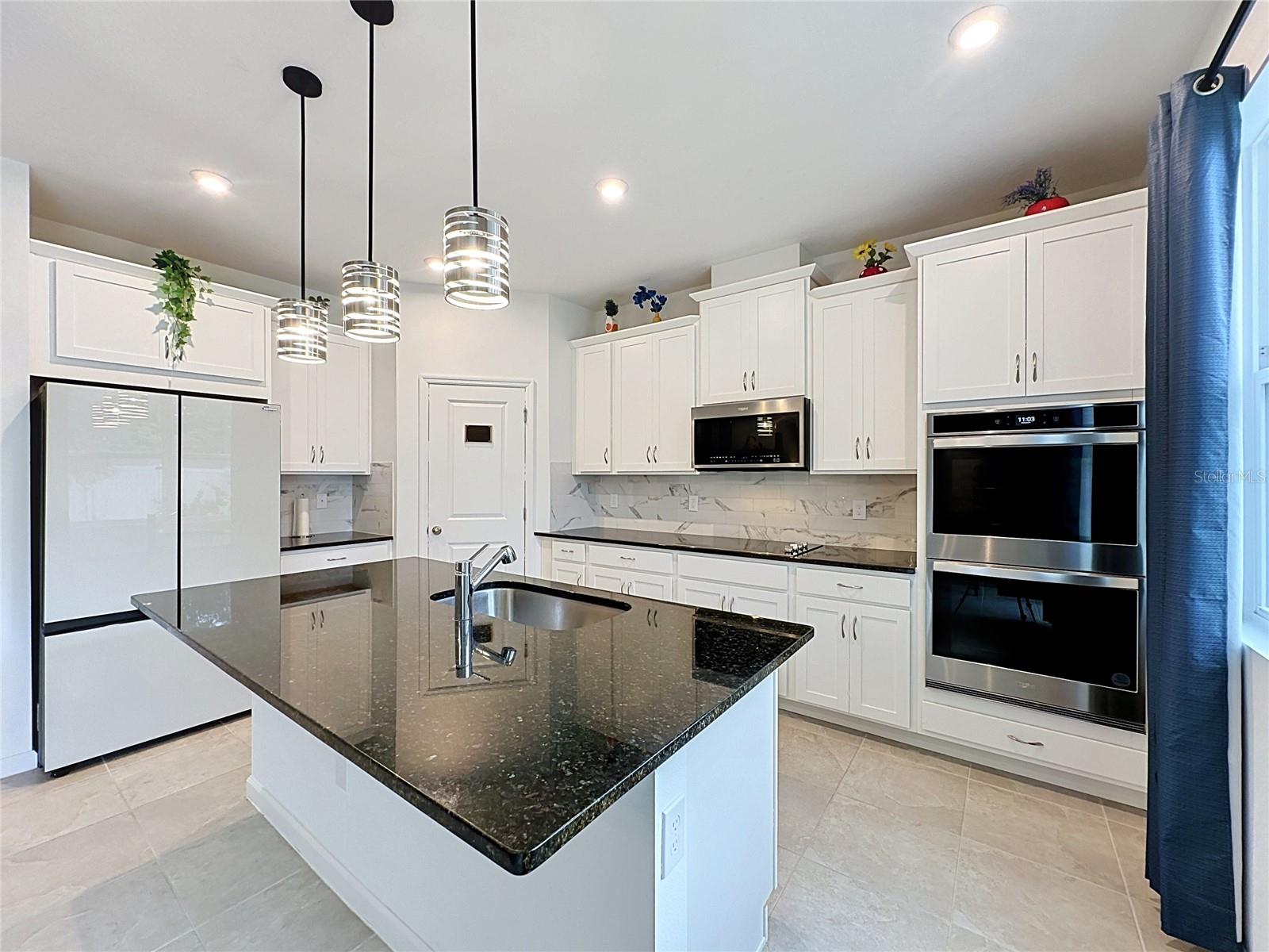 ADDISON LNDG - Residential