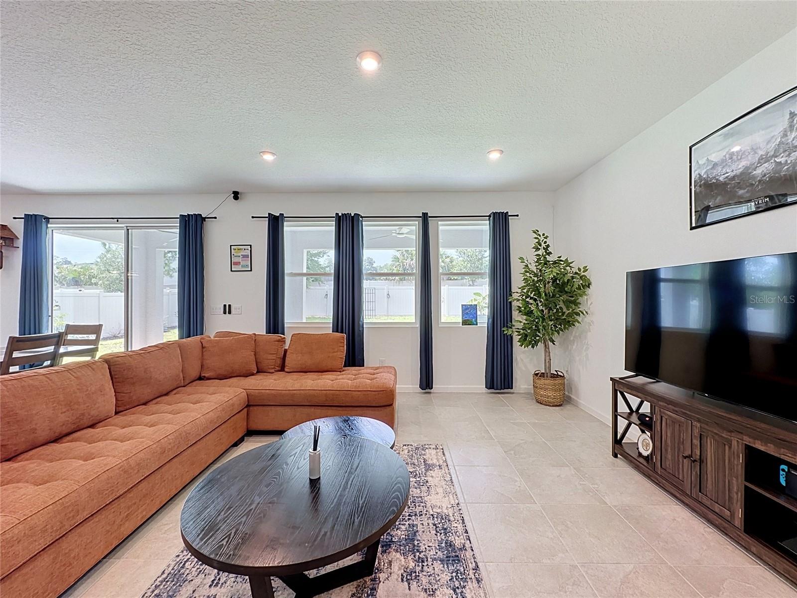 ADDISON LNDG - Residential