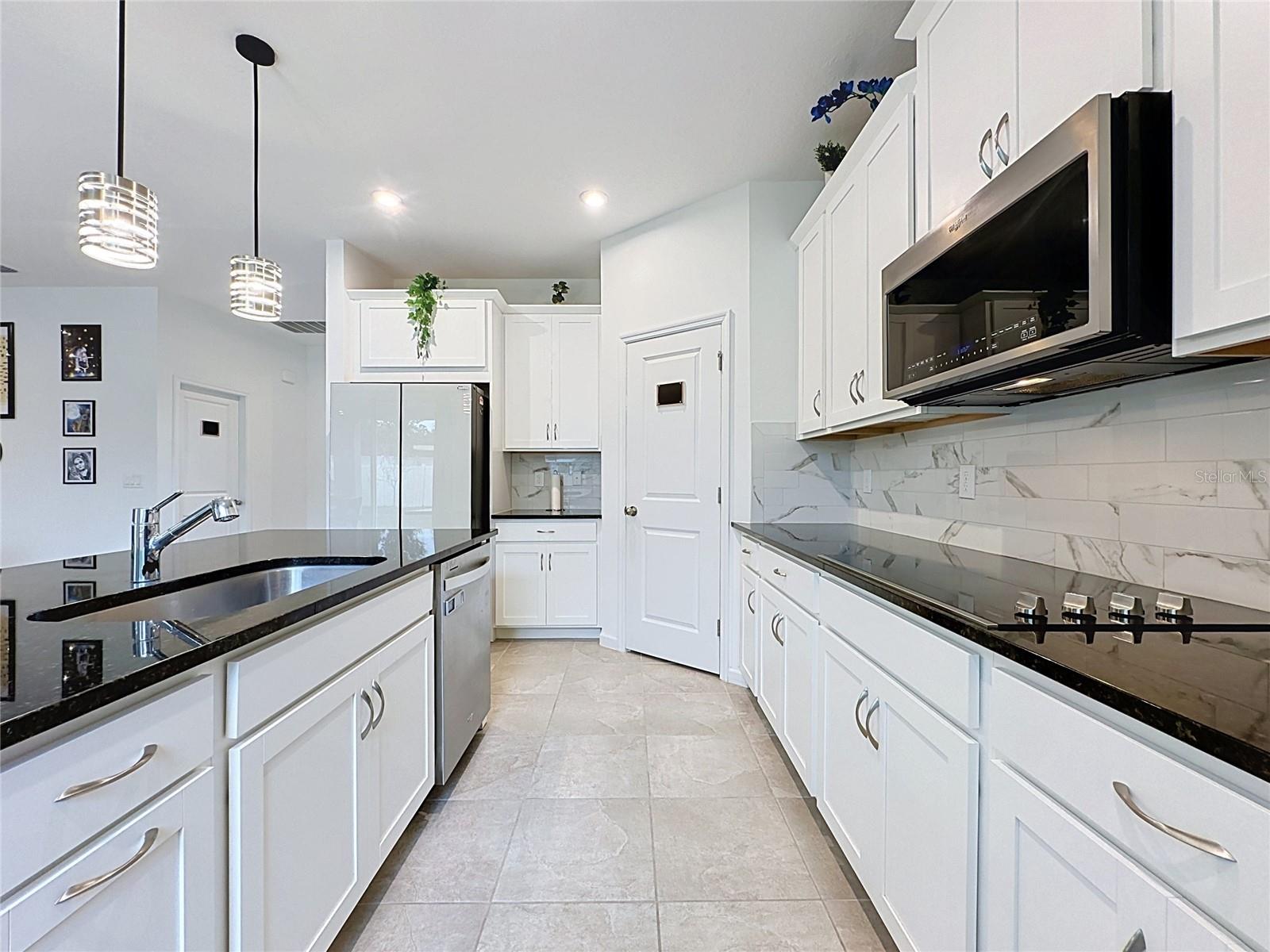 ADDISON LNDG - Residential