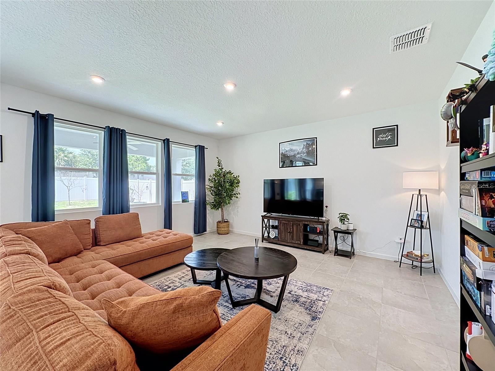 ADDISON LNDG - Residential