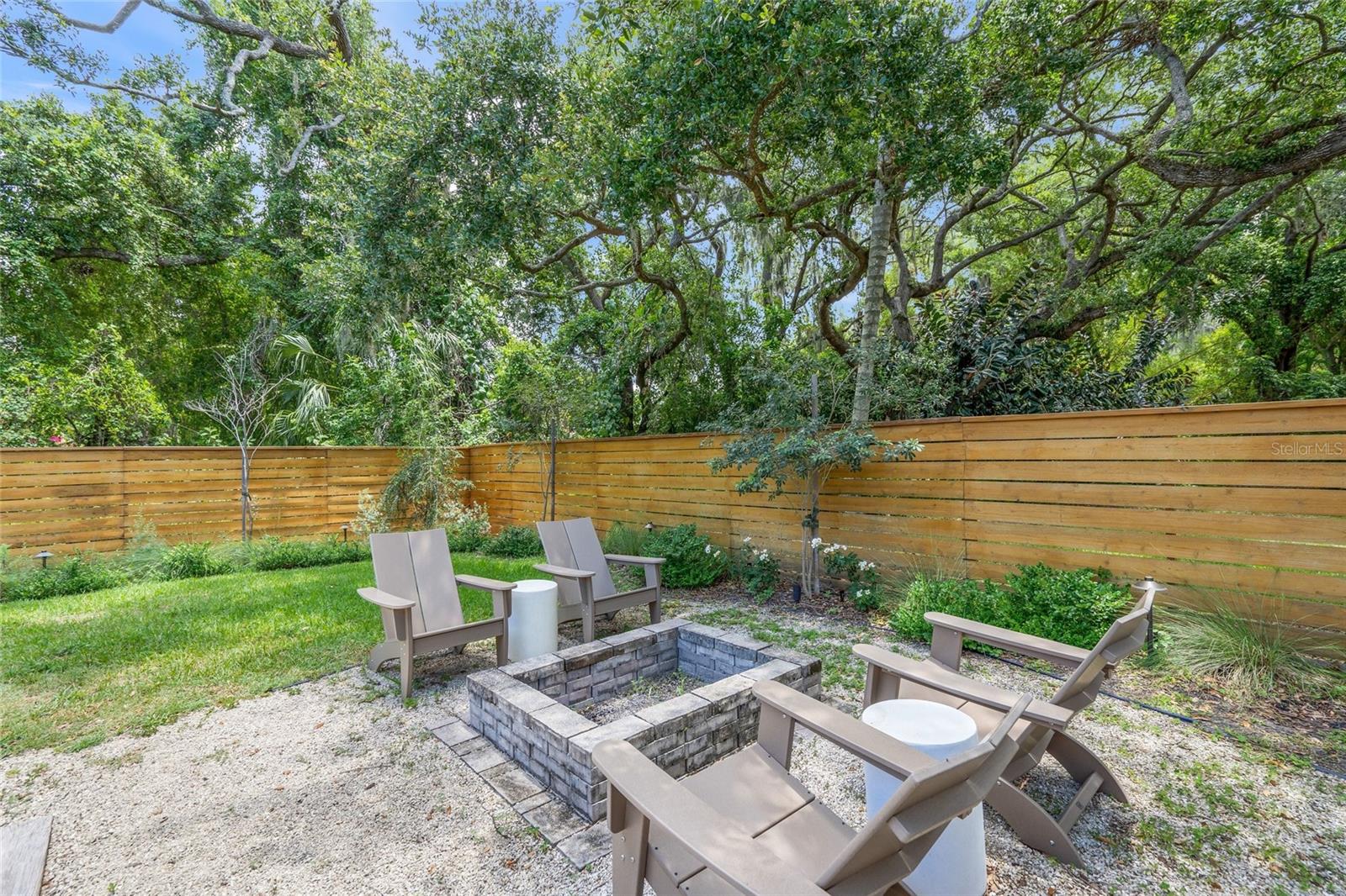 BEARDED OAKS - Residential