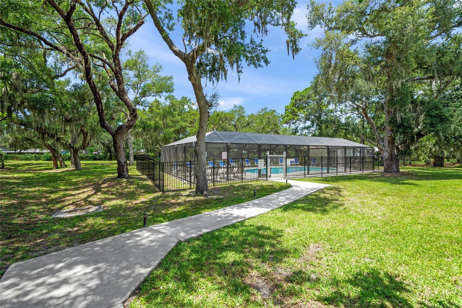 BEARDED OAKS - Residential