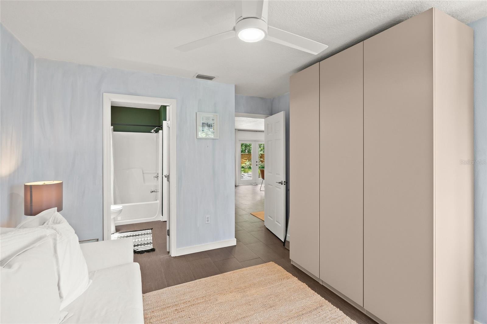 BEARDED OAKS - Residential