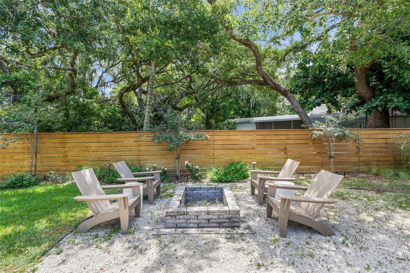 BEARDED OAKS - Residential