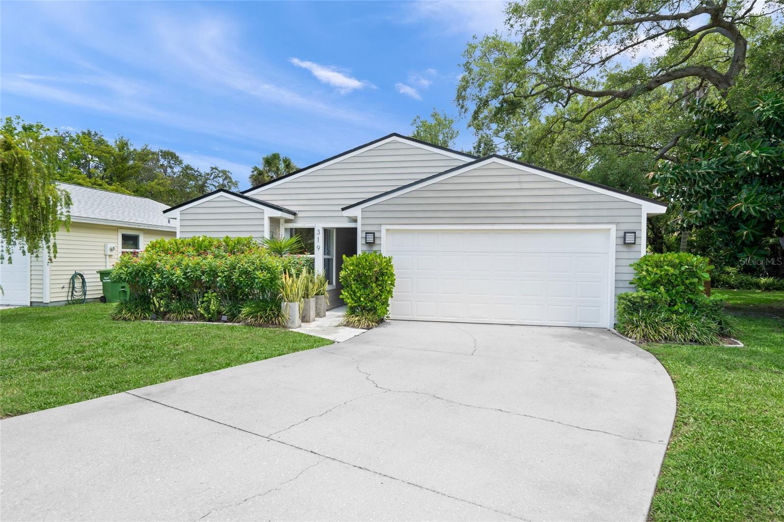 BEARDED OAKS - Residential