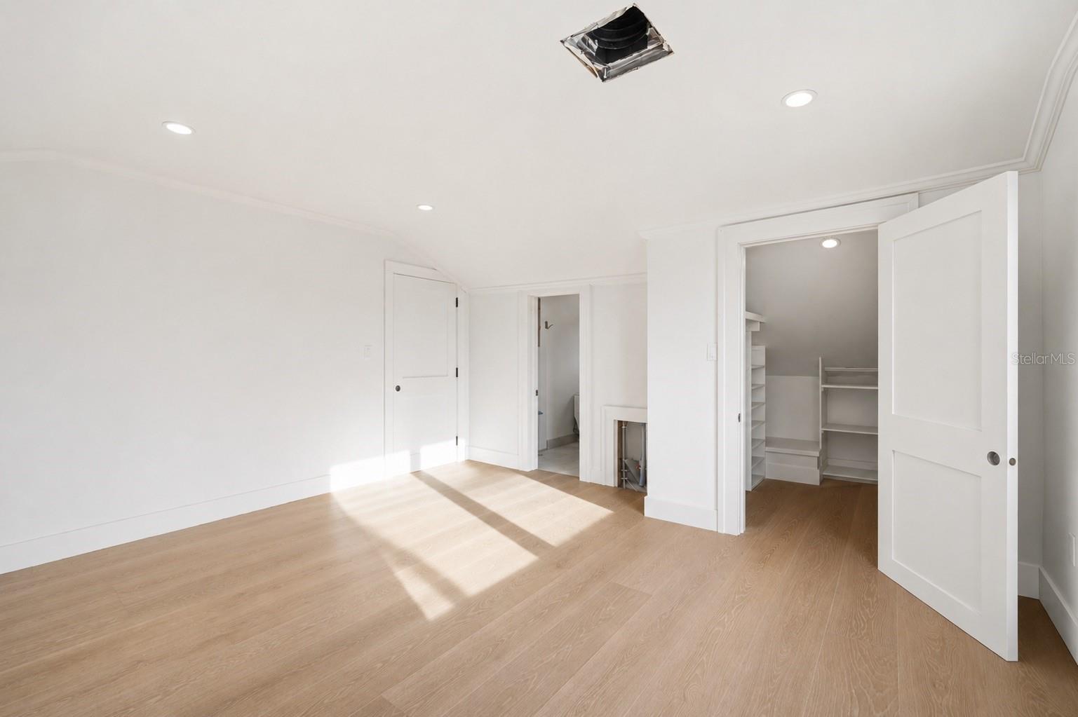 BAY ISLAND - Residential