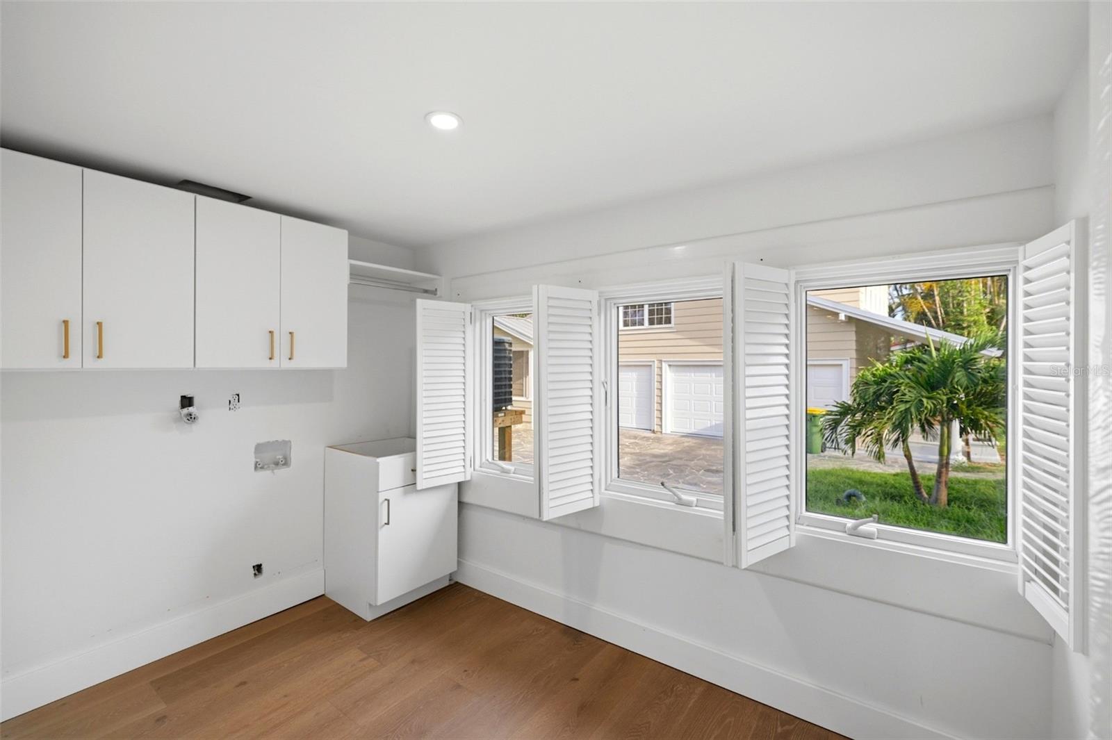 BAY ISLAND - Residential