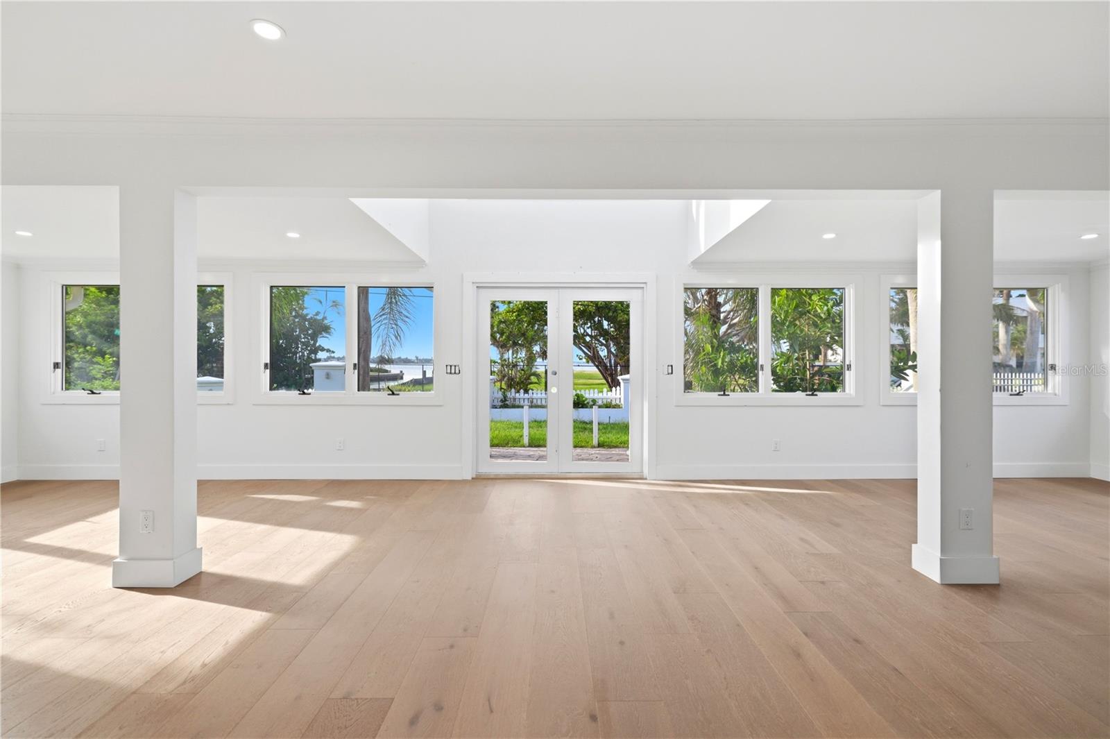 BAY ISLAND - Residential