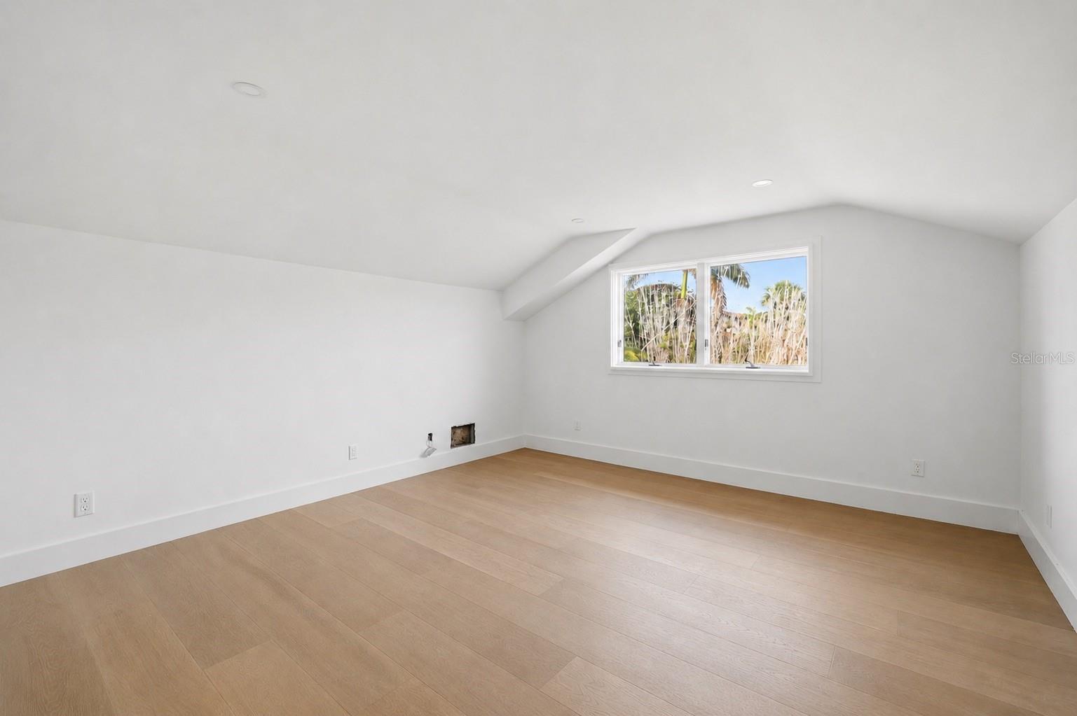BAY ISLAND - Residential