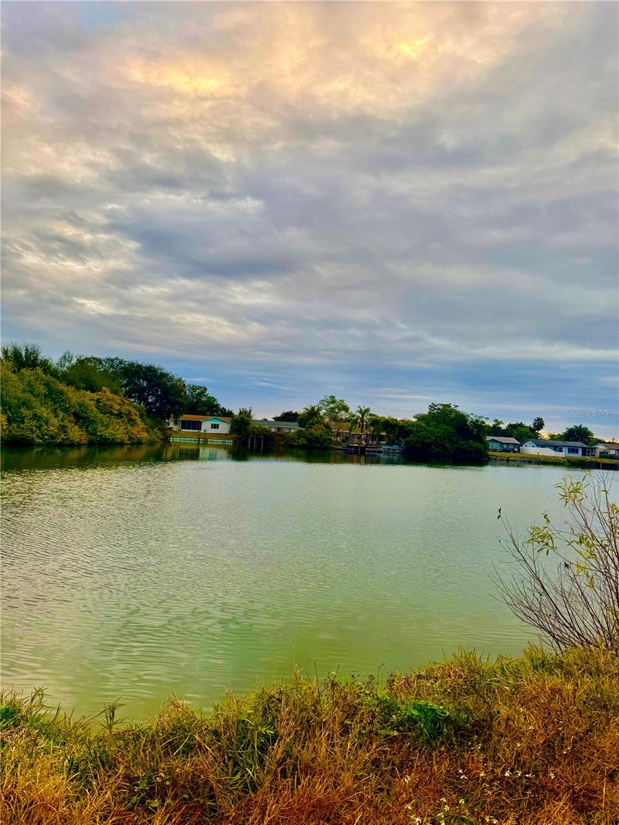 TAHITIAN DEV - Land
