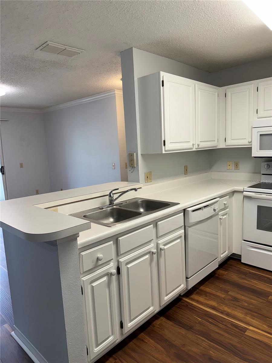 VILLAS AT LAKESIDE A CONDO - Residential Lease