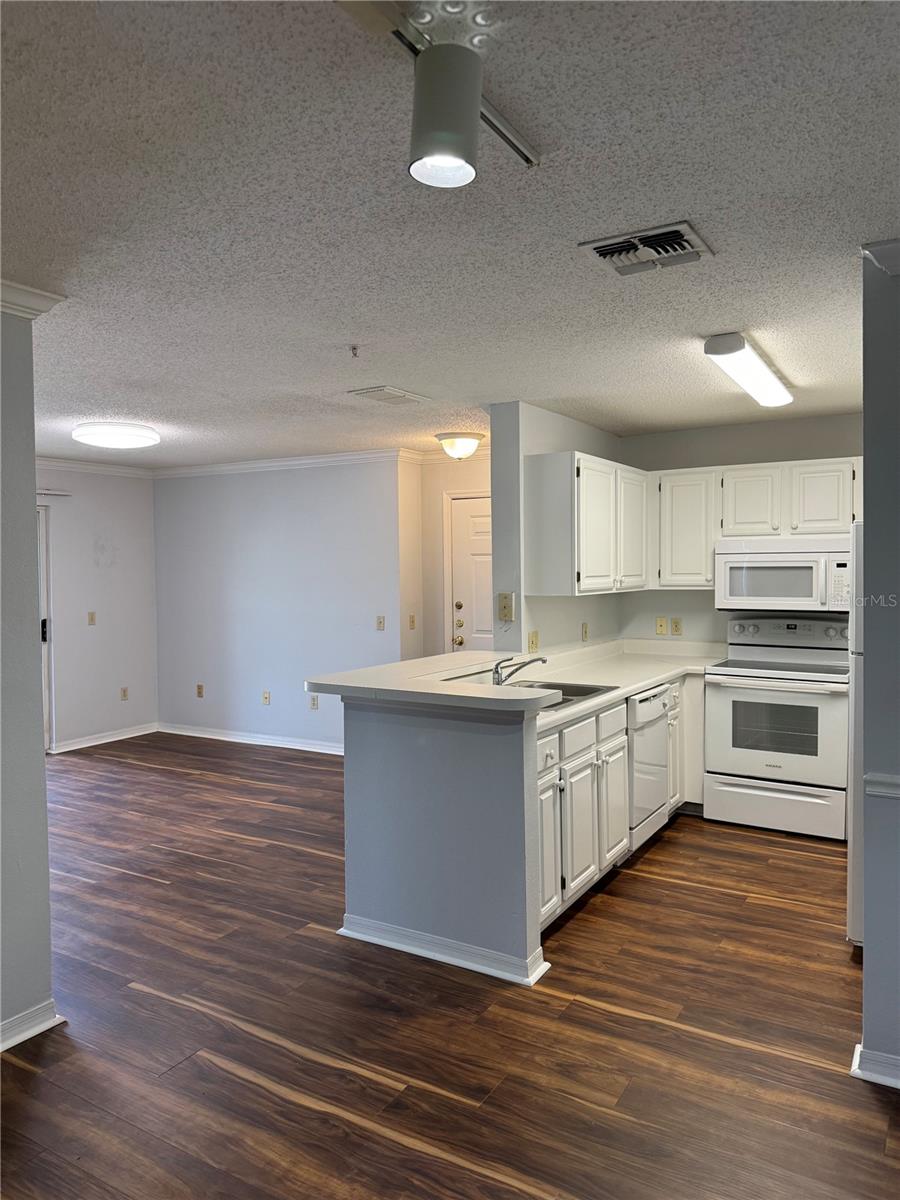 VILLAS AT LAKESIDE A CONDO - Residential Lease