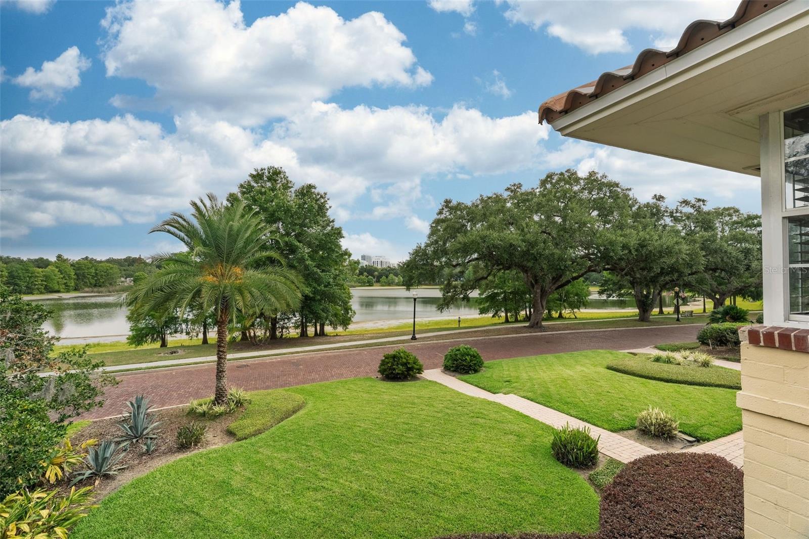BROOKVILLA - Residential
