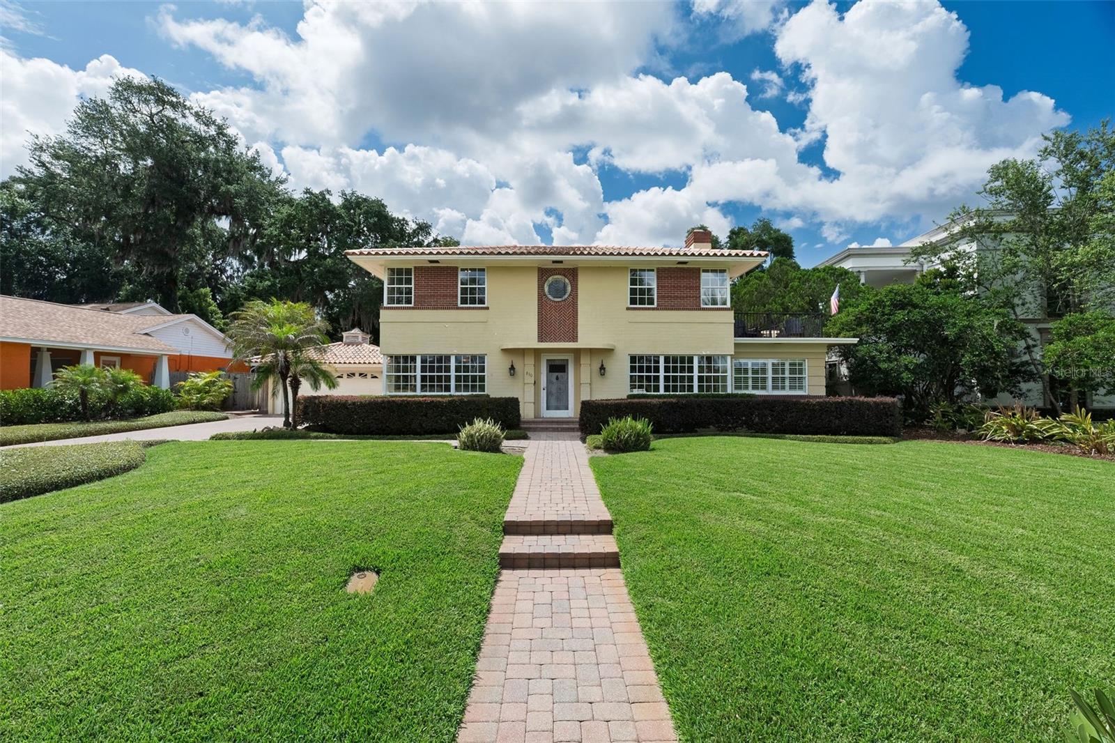 BROOKVILLA - Residential