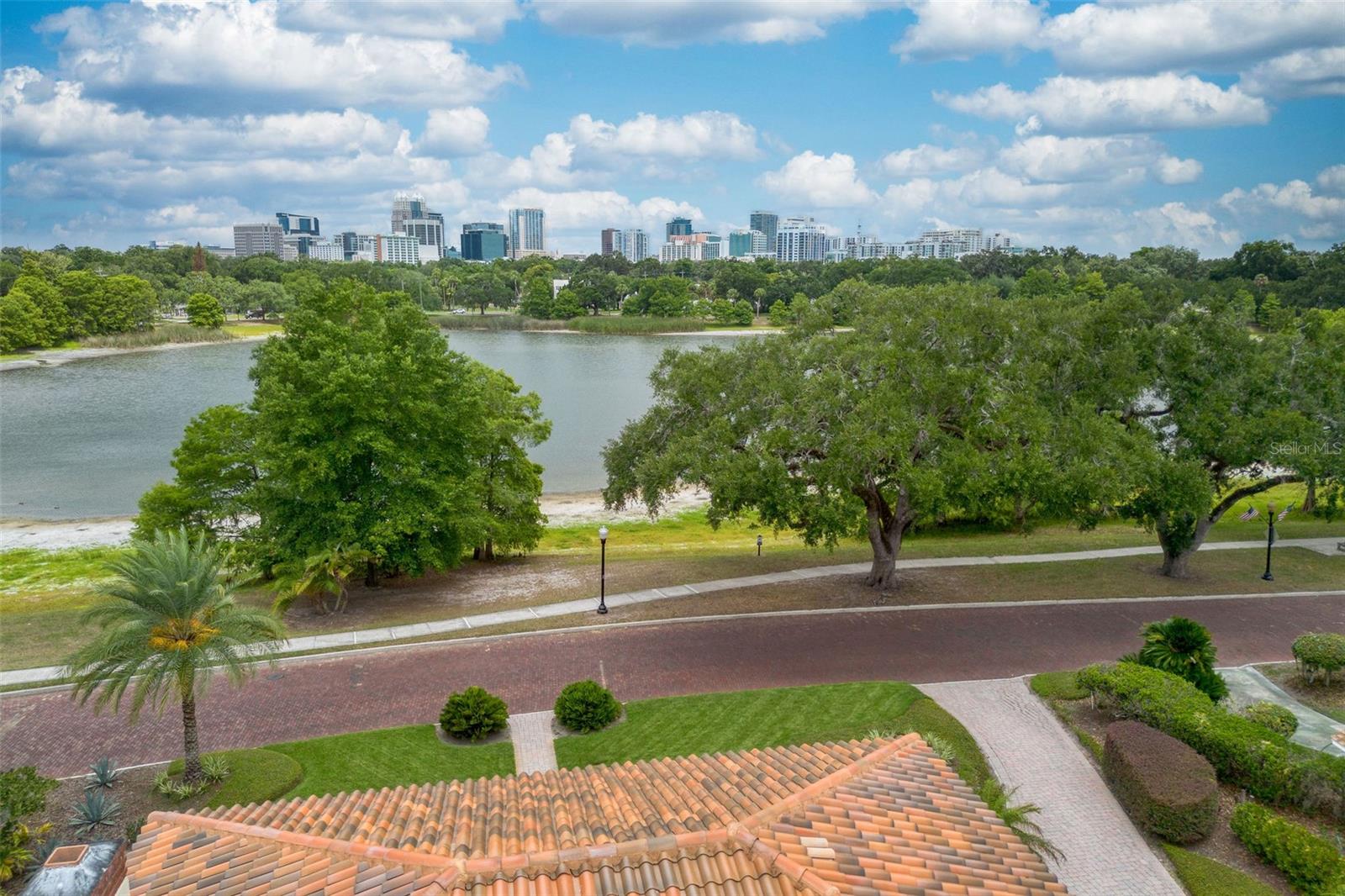 BROOKVILLA - Residential