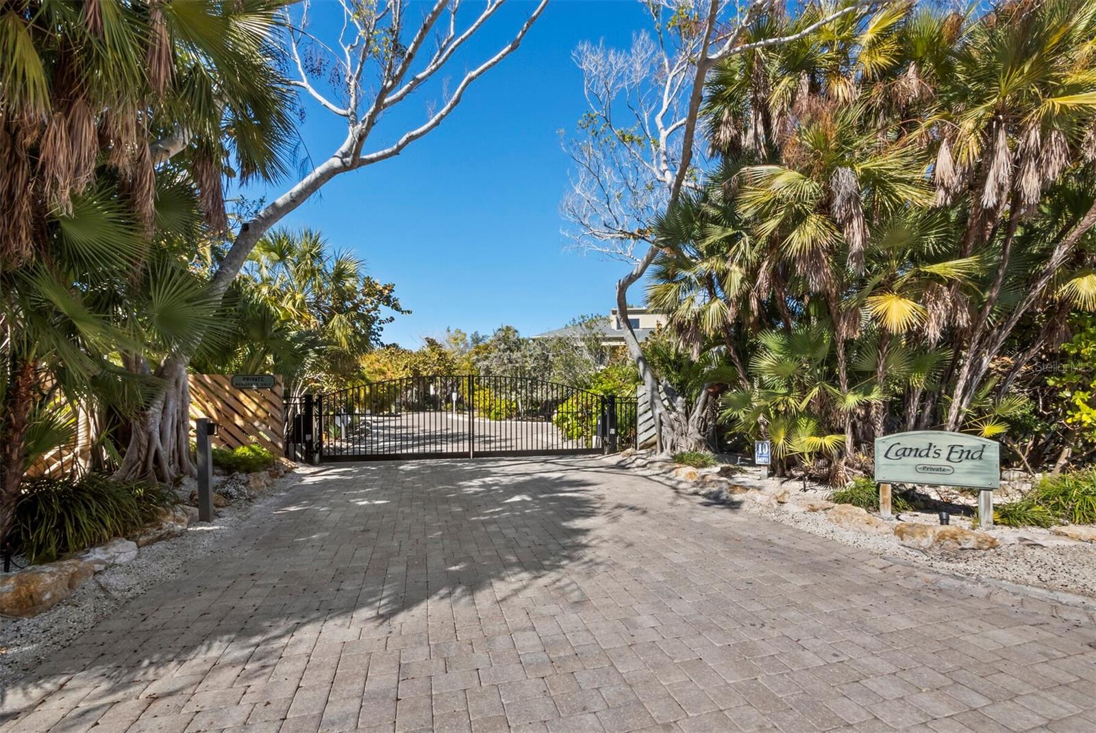 LANDS END - Residential