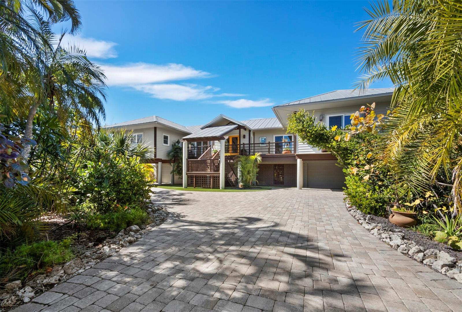 LANDS END - Residential