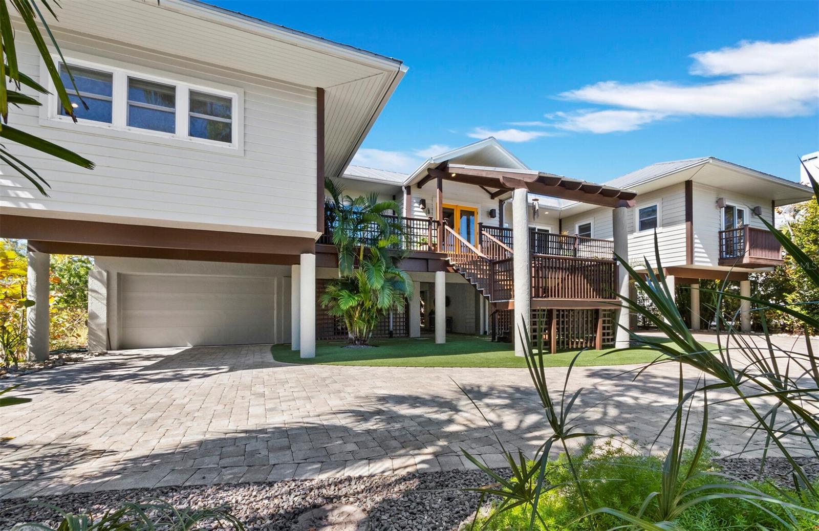 LANDS END - Residential