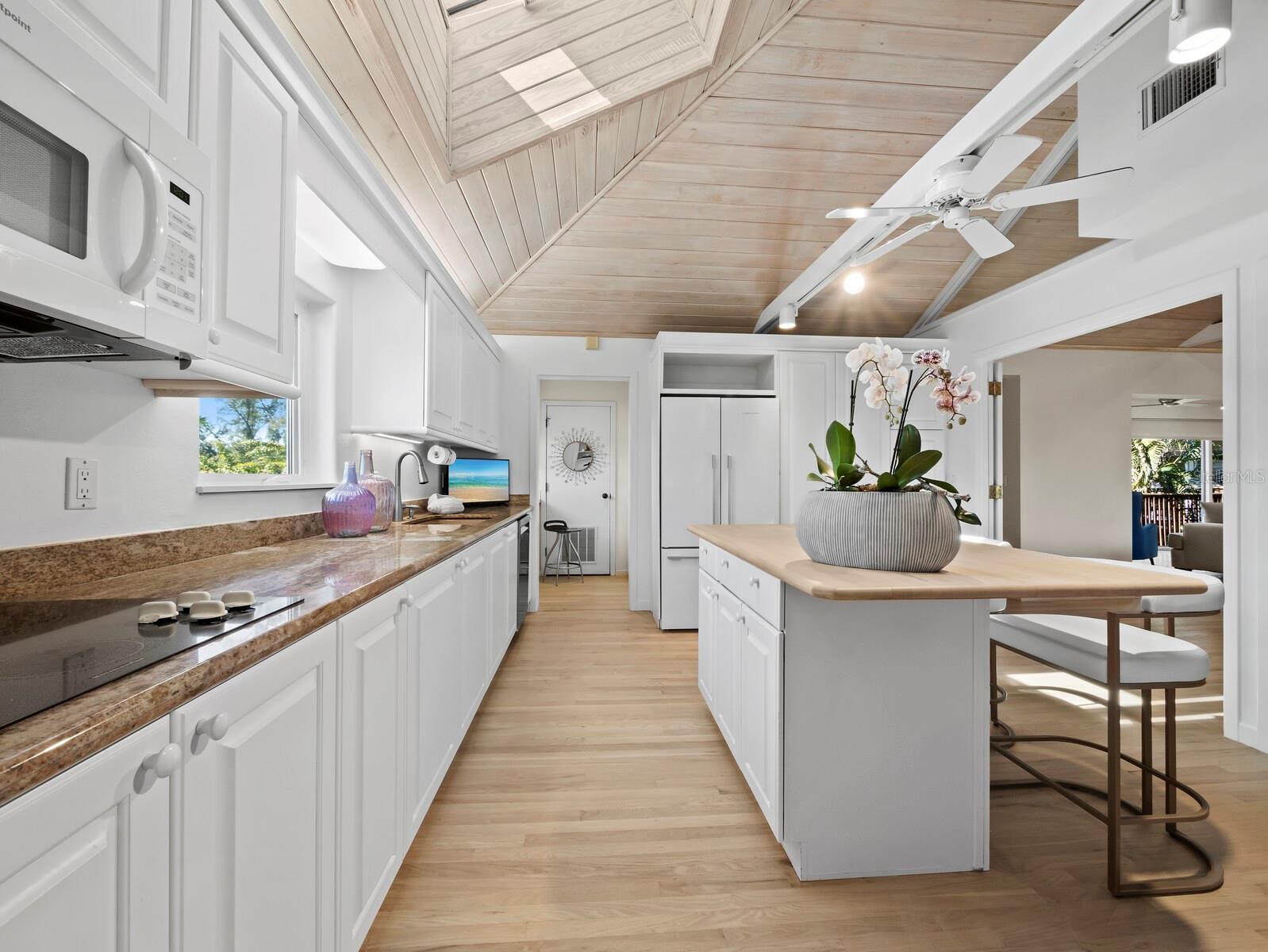LANDS END - Residential