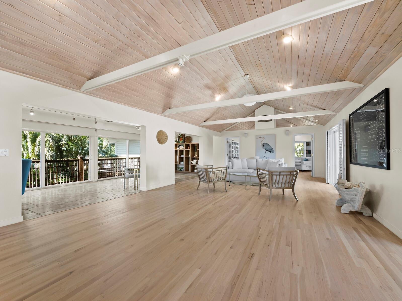 LANDS END - Residential