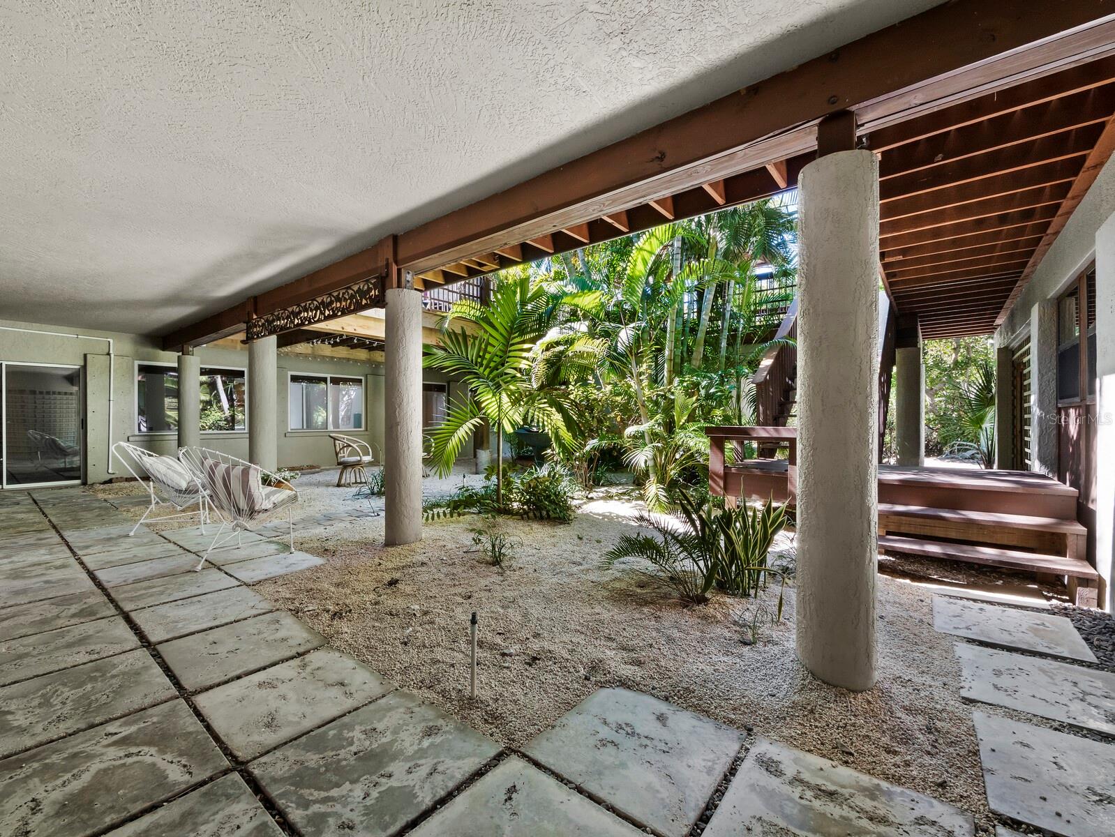 LANDS END - Residential