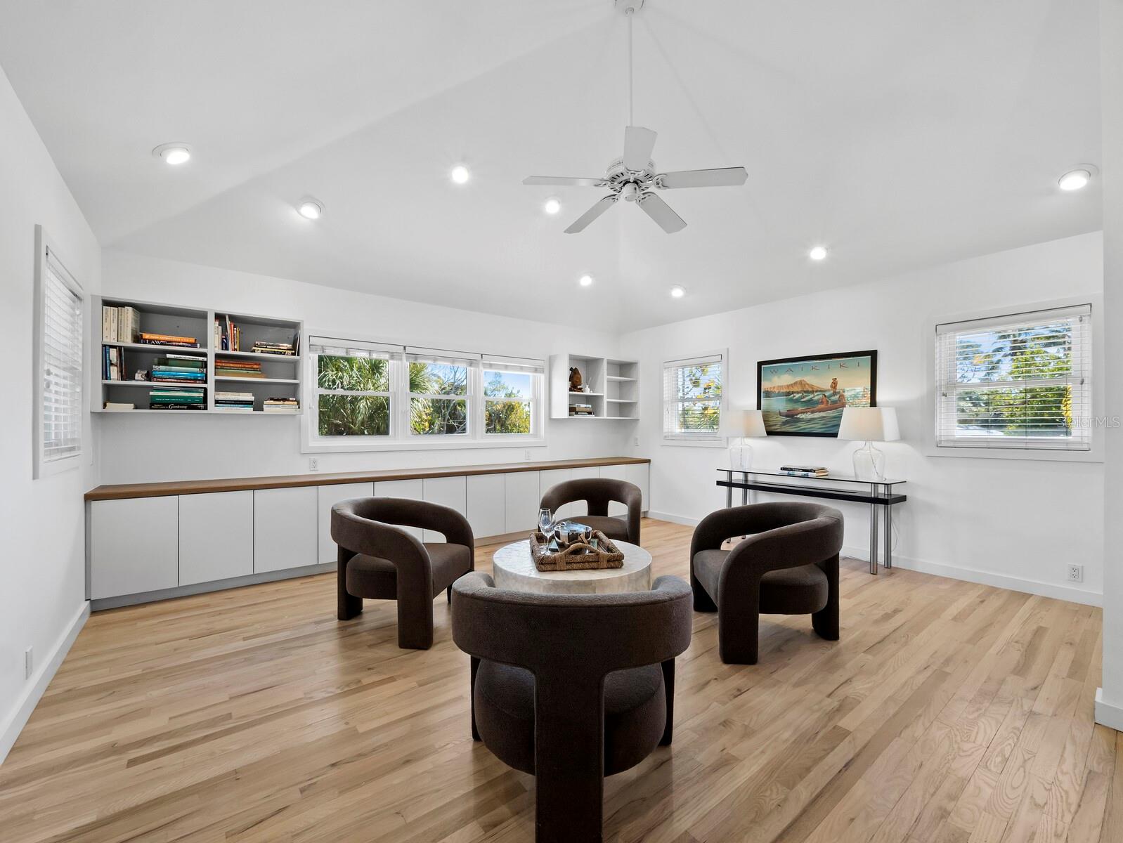 LANDS END - Residential