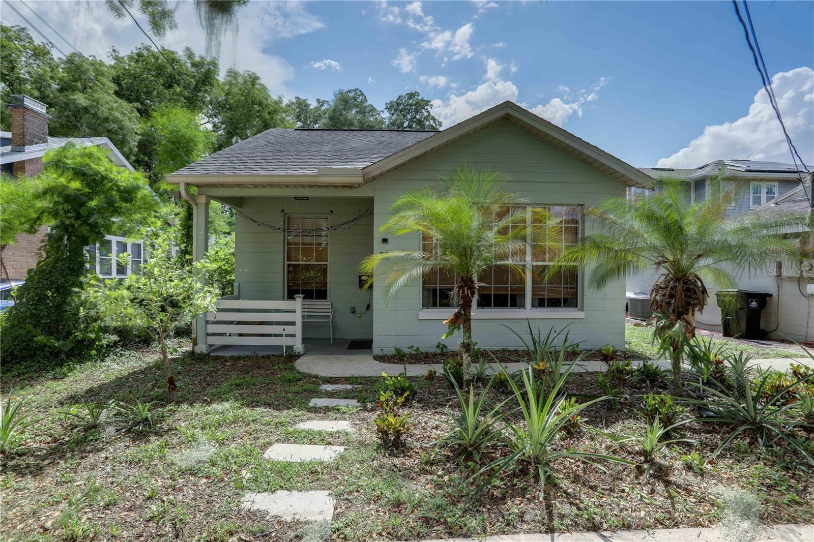 Welcome to this charming 1-bedroom, 1-bathroom single-family home located in the heart of Orlando! This cozy home features a bright open-concept layout that maximizes the living space and creates a comfortable atmosphere for both relaxing and entertaining. The functional kitchen flows seamlessly into the living area, while the spacious bedroom offers a peaceful retreat. Conveniently located near shopping, dining, entertainment, and major roadways, you'll enjoy easy access to everything Orlando has!Don't miss the opportunity to make this inviting home yours—schedule your showing today!

**Lawn Care is included**