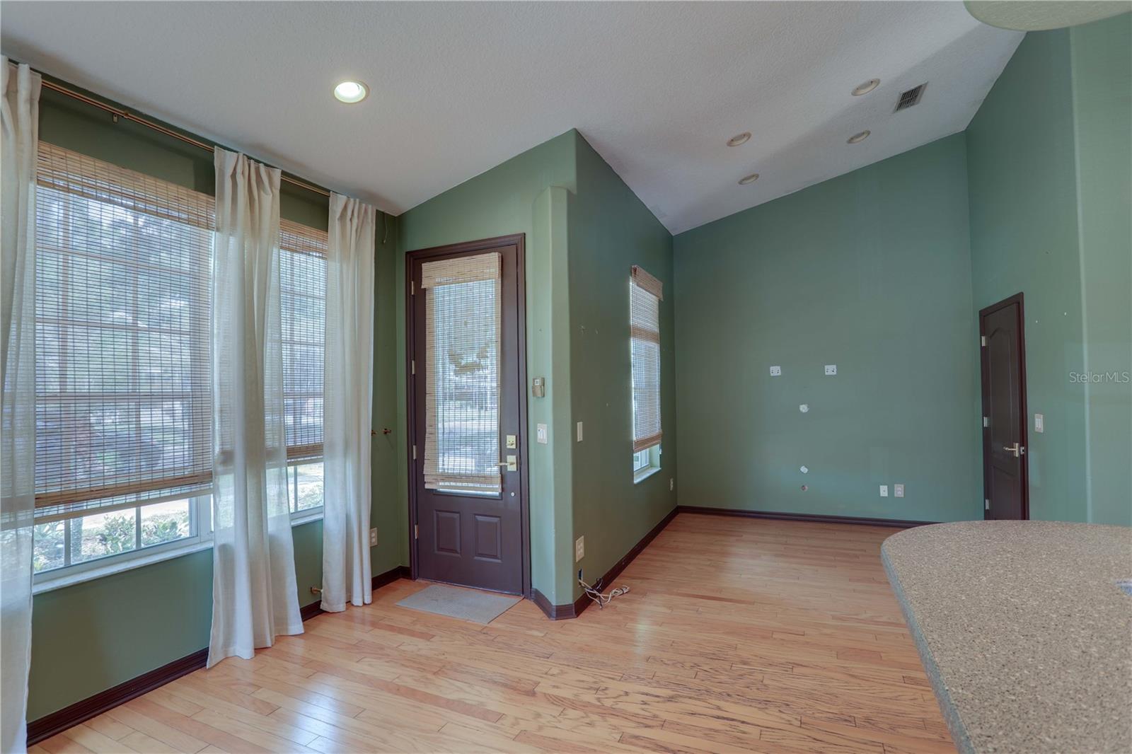 LAWSONA CONDO - Residential Lease