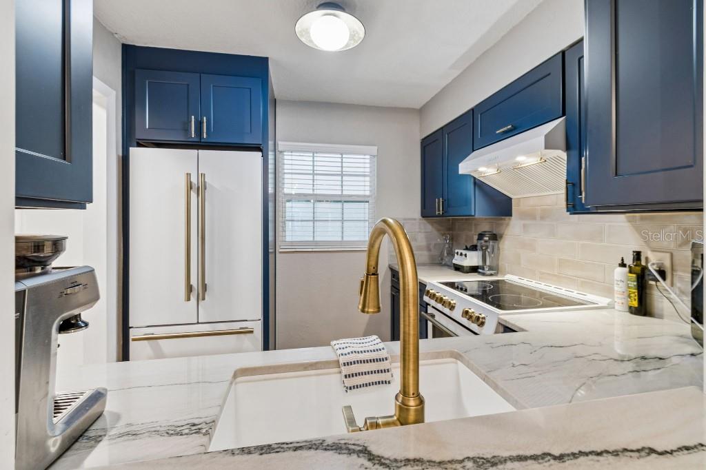 LAKESIDE MANOR APTS CONDO - Residential